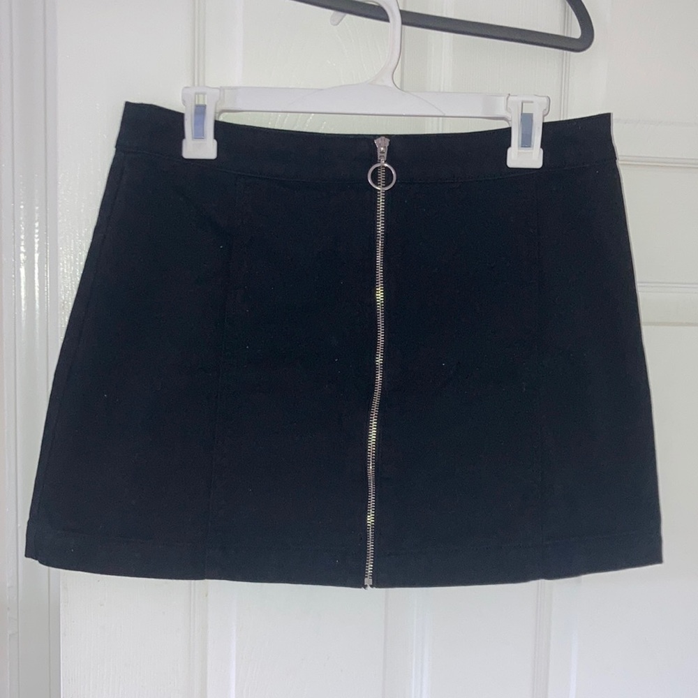 Black zipper skirt